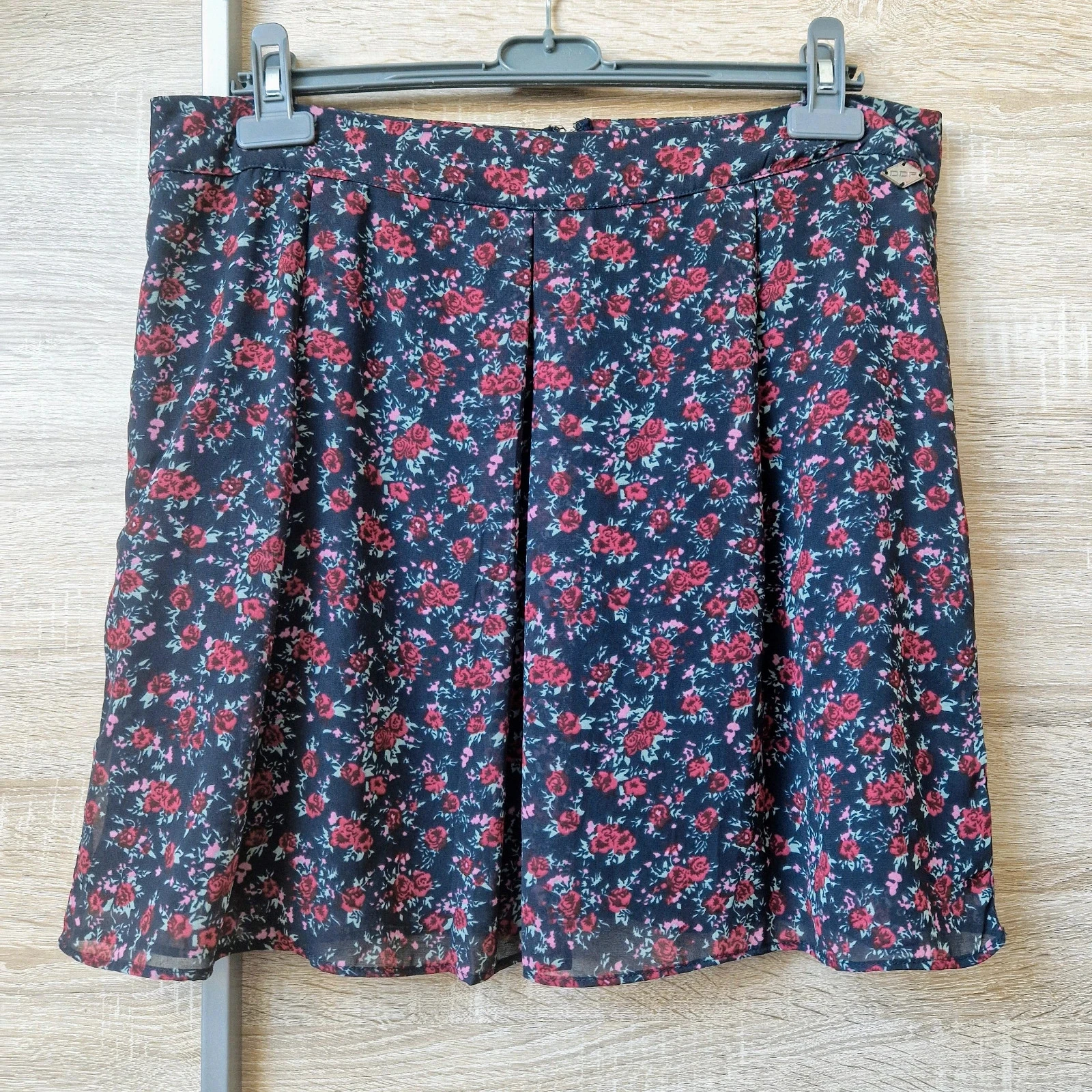 Jupe à fleurs.